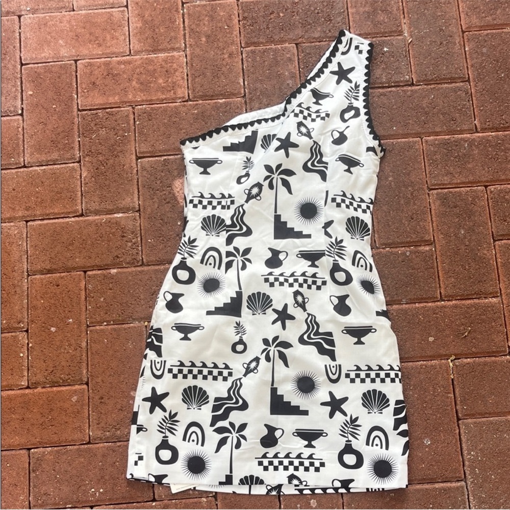 Commense One-Shoulder Black & White Graphic Mini Dress